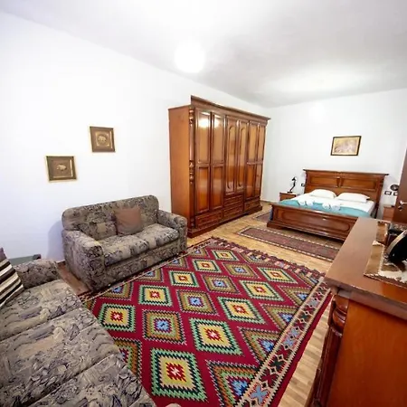 Nina's * Gjirokastër