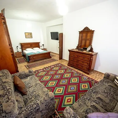 Nina's Gæstehus Gjirokastër