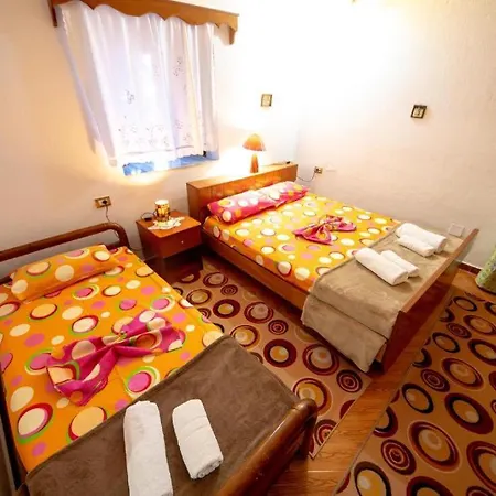 Nina's Gjirokastër
