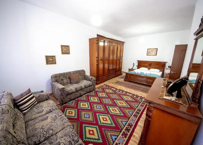 Nina's * Gjirokastër