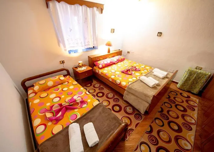 Nina's Gjirokastër
